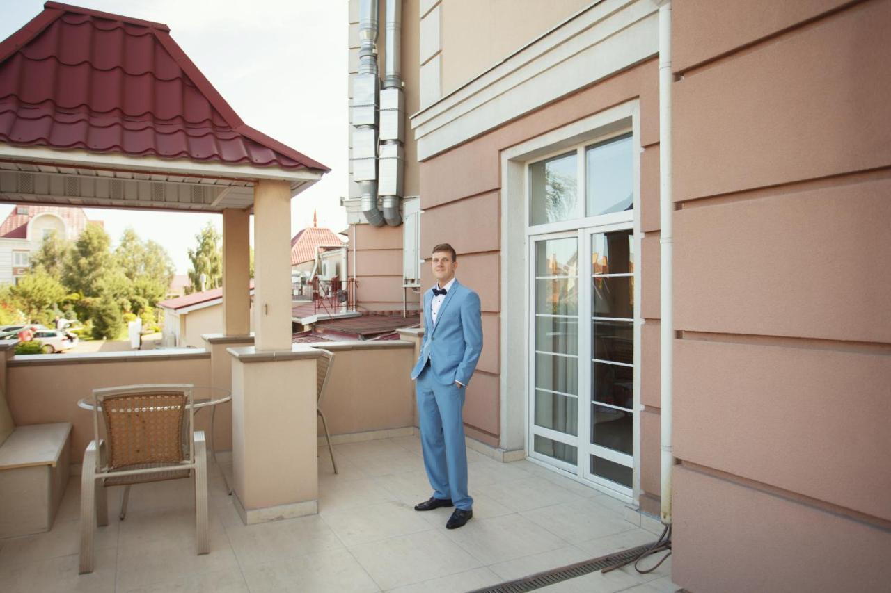 Sofievsky Posad Hotel キエフ エクステリア 写真